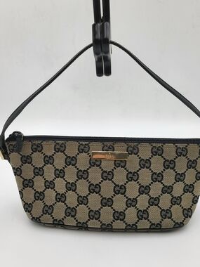 Gucci Beige/Black GG Canvas Boat Pochette Bag. Authentic.....RARE !!!